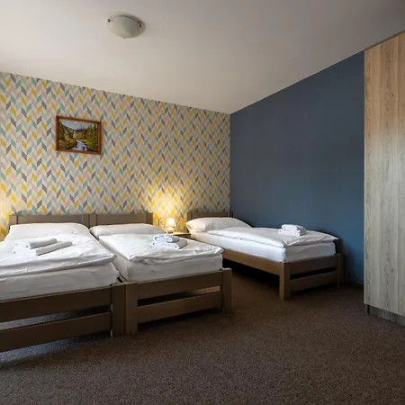 Panorama - Celorocny Kryty Bazen V Cene Vendégház 4*